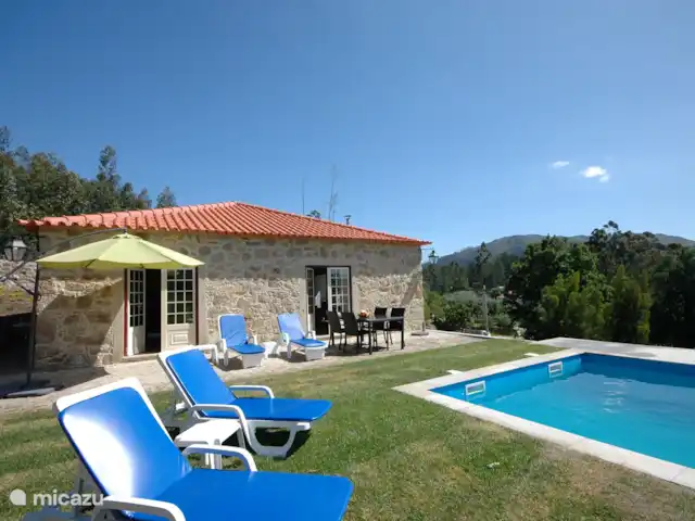Casa Minhota | Portugal, Costa Verde, Ponte De Lima - villa Piscine avec chaises longues