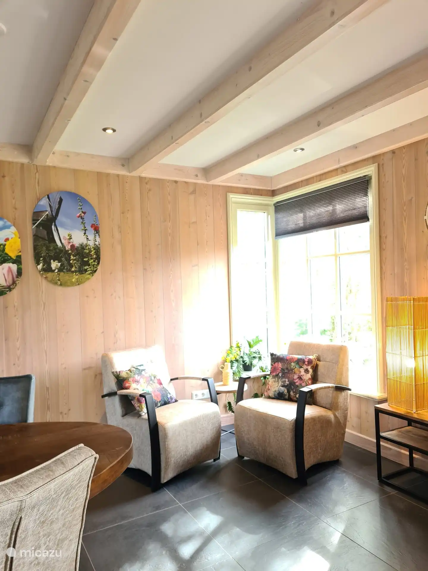 Schöne Leseecke in der Sonne