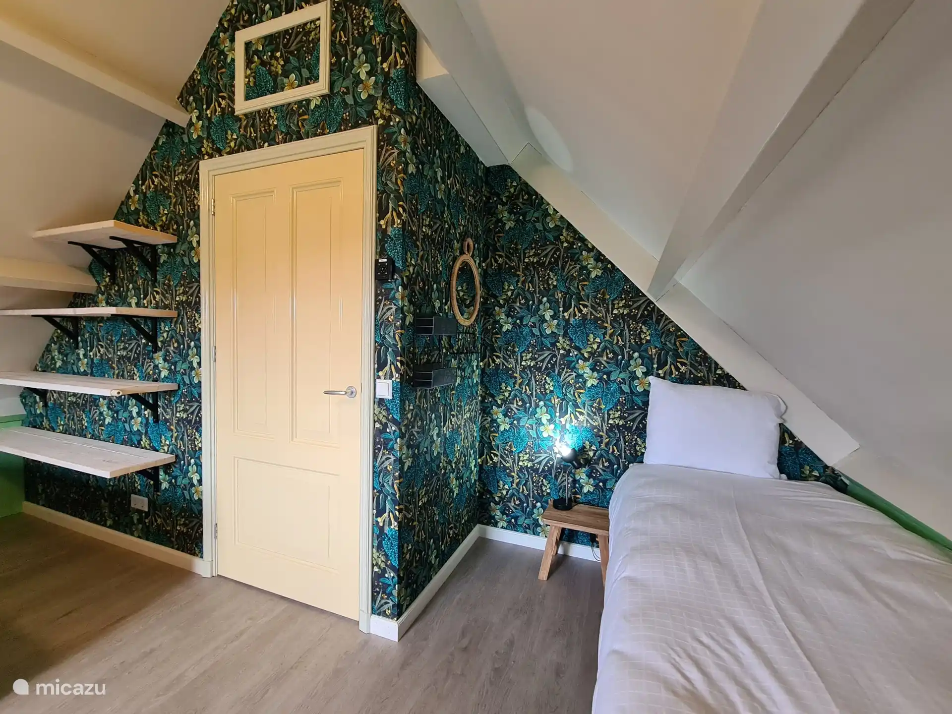 schönes Schlafzimmer mit guten Betten