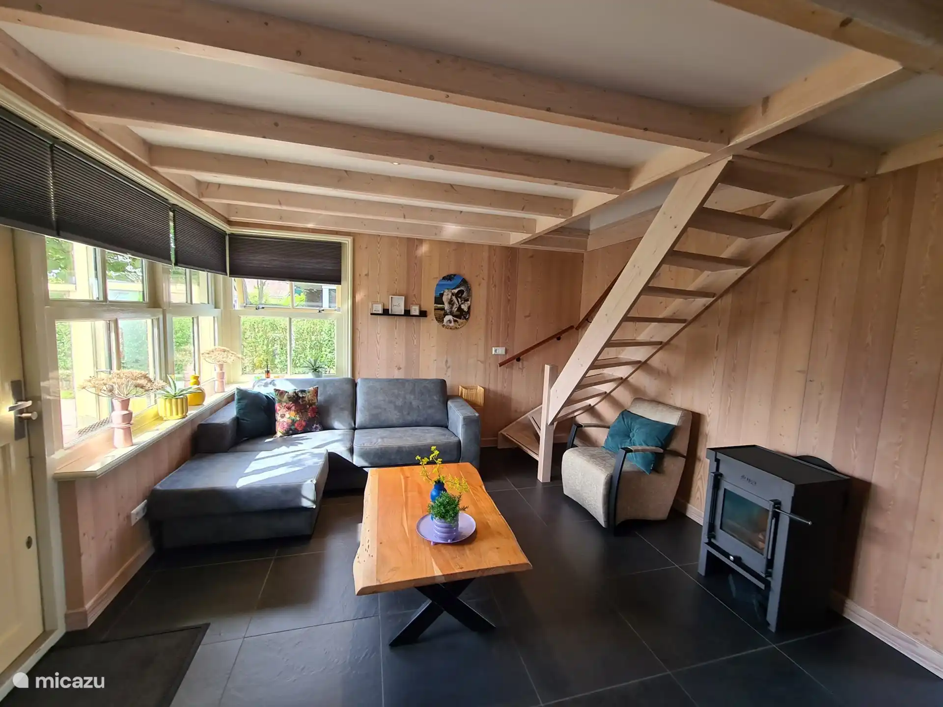 Schönes Loungesofa mit großer Chaiselongue