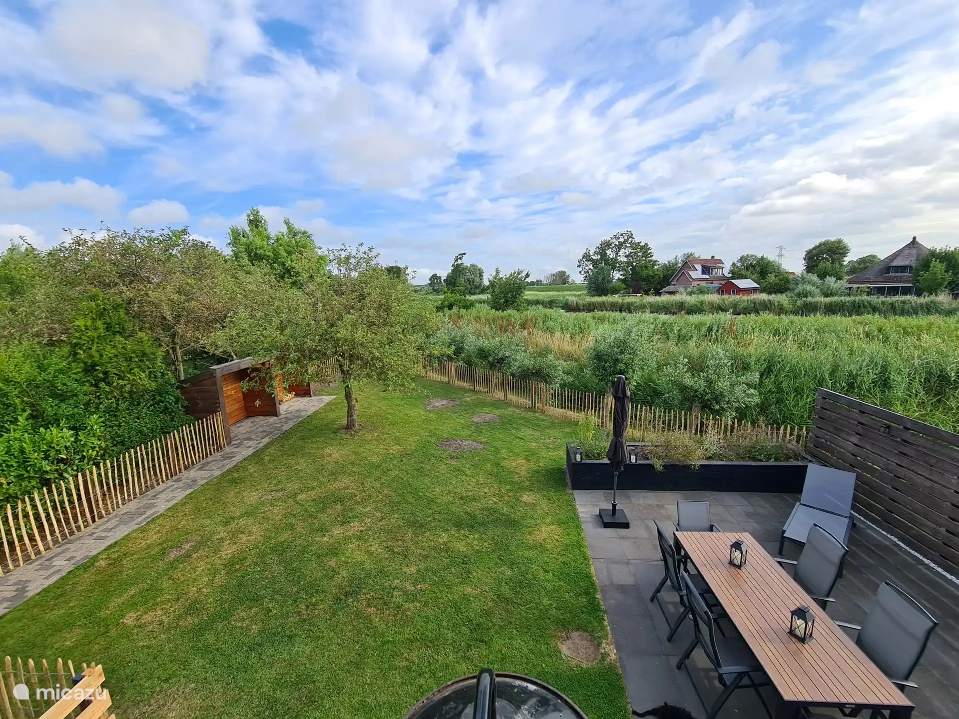 Freie Sicht nach hinten, eingezäunter Garten