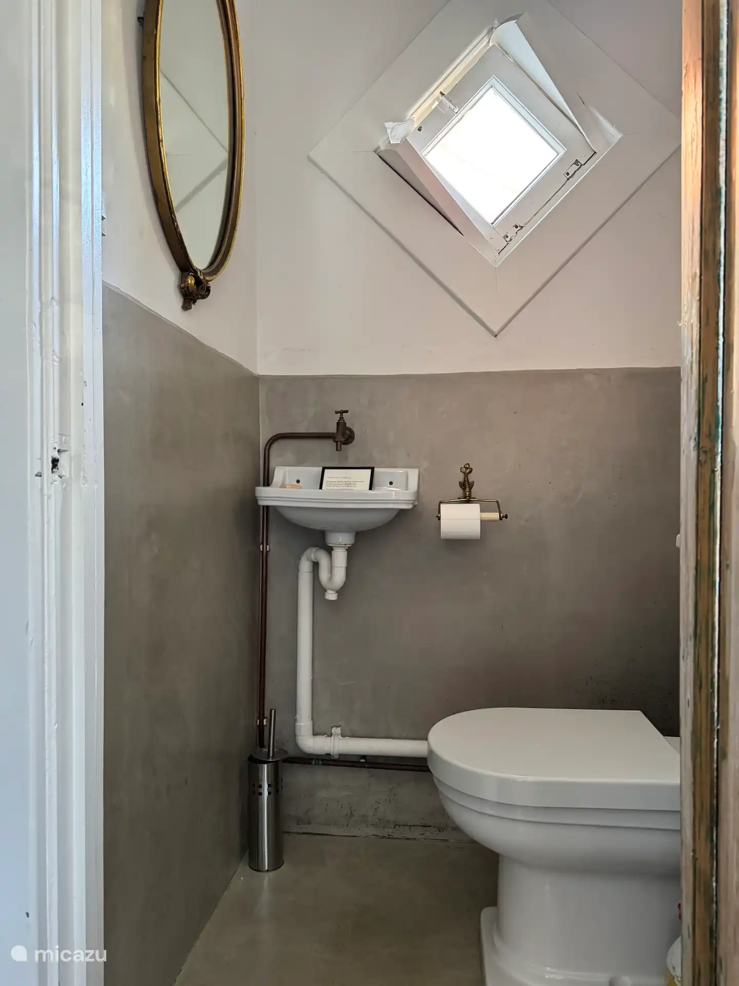 Toilette im Erdgeschoss.