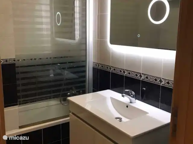 Maison VARZEA | Portugal, Costa de Prata, Alfeizerão - maison de vacances Salle de bain au premier étage avec baignoire et douche