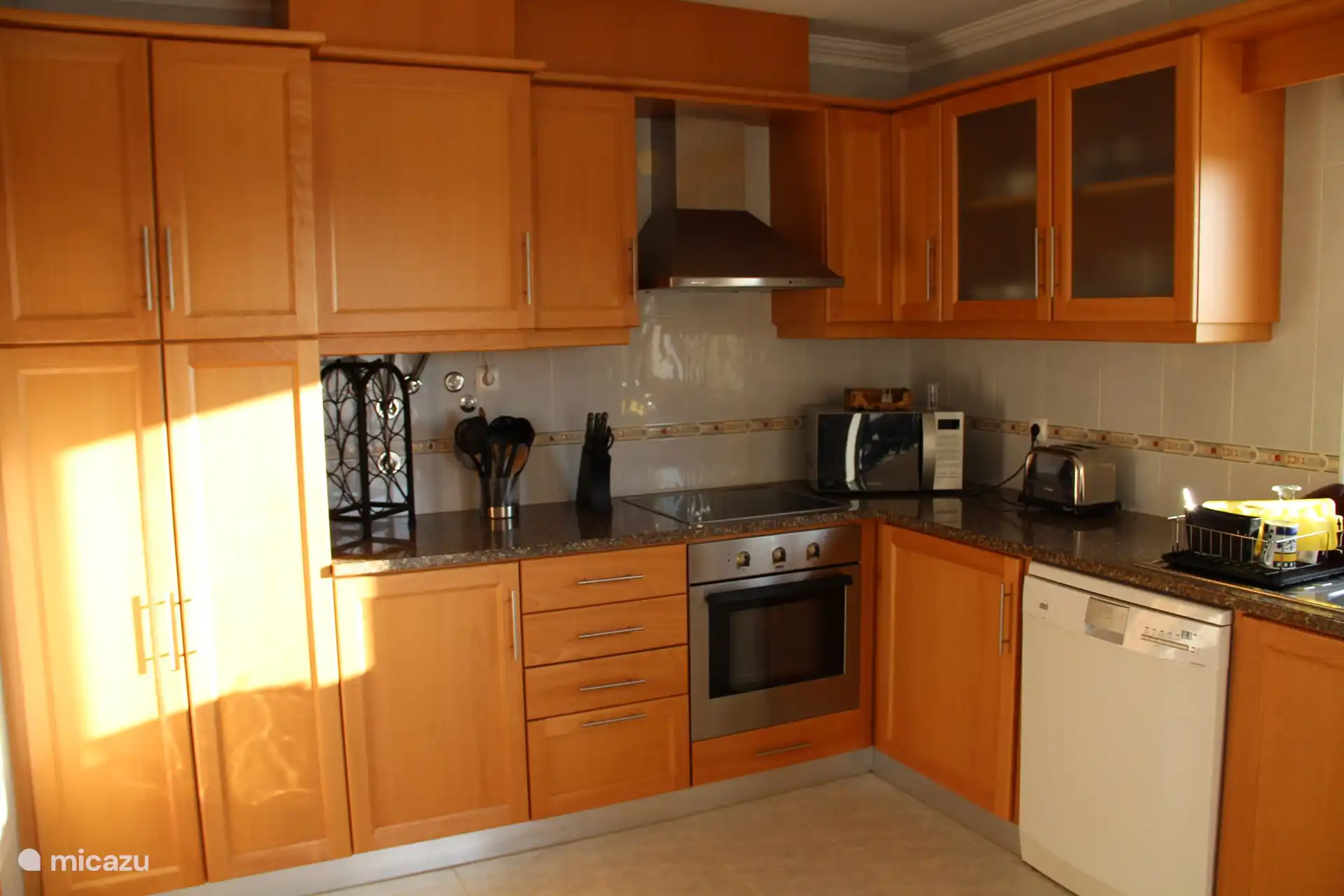 Die Küche ist mit allem Komfort ausgestattet 