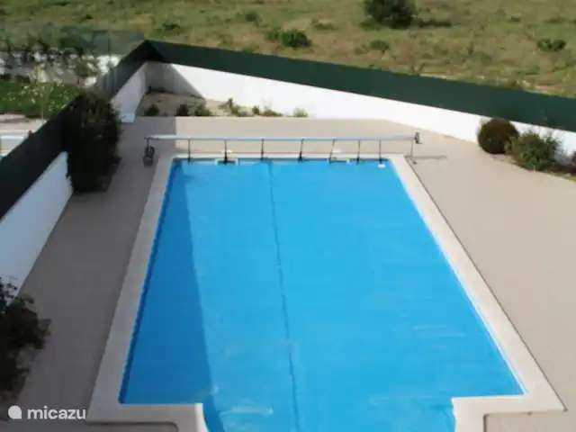Maison VARZEA | Portugal, Costa de Prata, Alfeizerão - maison de vacances Vue sur la piscine, prise depuis le balcon de la chambre à l’étage