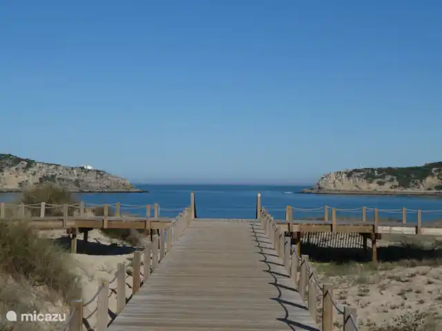 Maison VARZEA | Portugal, Costa de Prata, Alfeizerão - maison de vacances C'est aussi Sao Martinho do Porto. Ici, il est très sûr d'aller à la mer avec les enfants. Eau agréablement chaude, glissant doucement. Plage de sable blanc très fin.