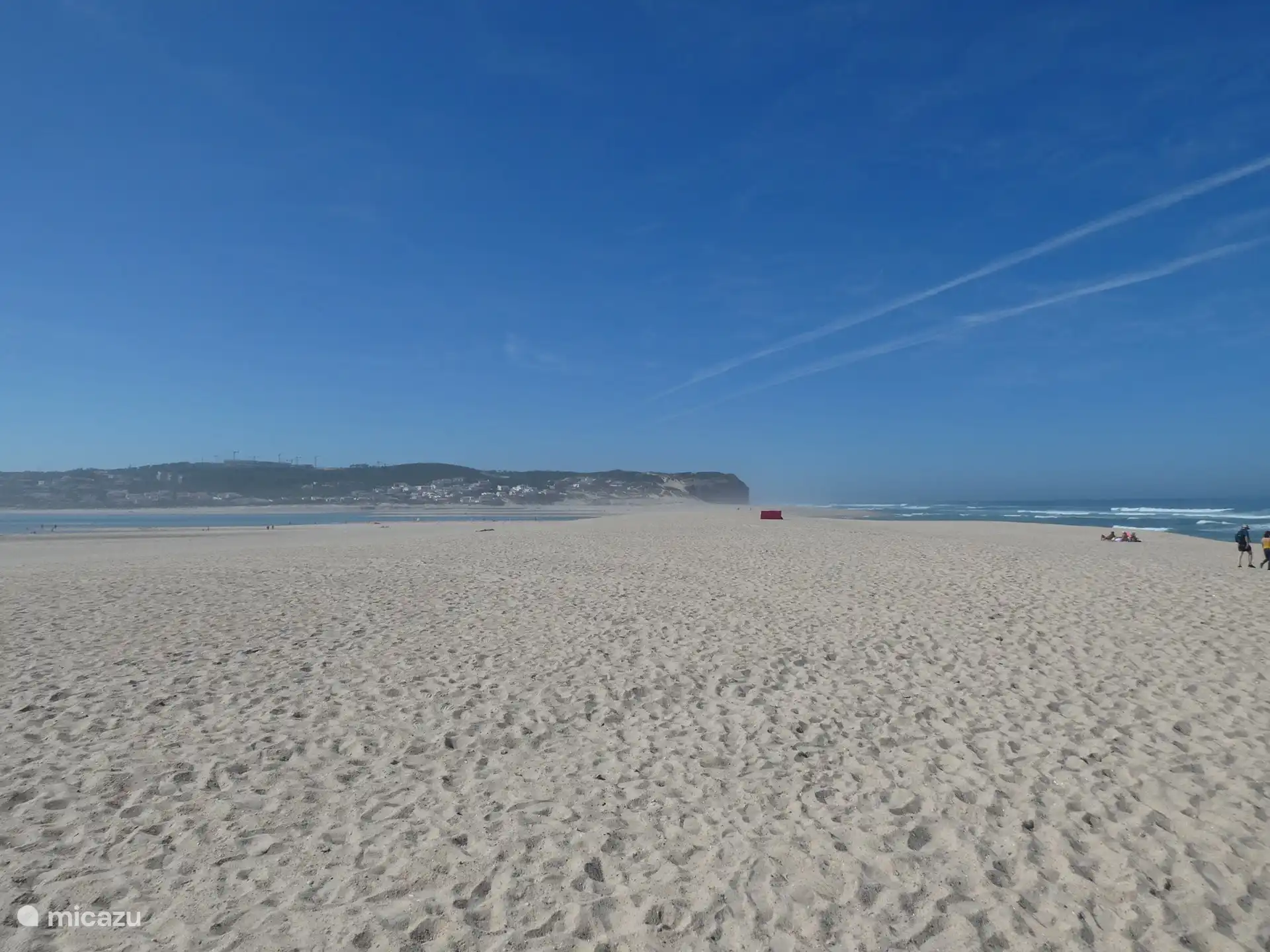 Der große schöne Strand von Foz do Arelho. 