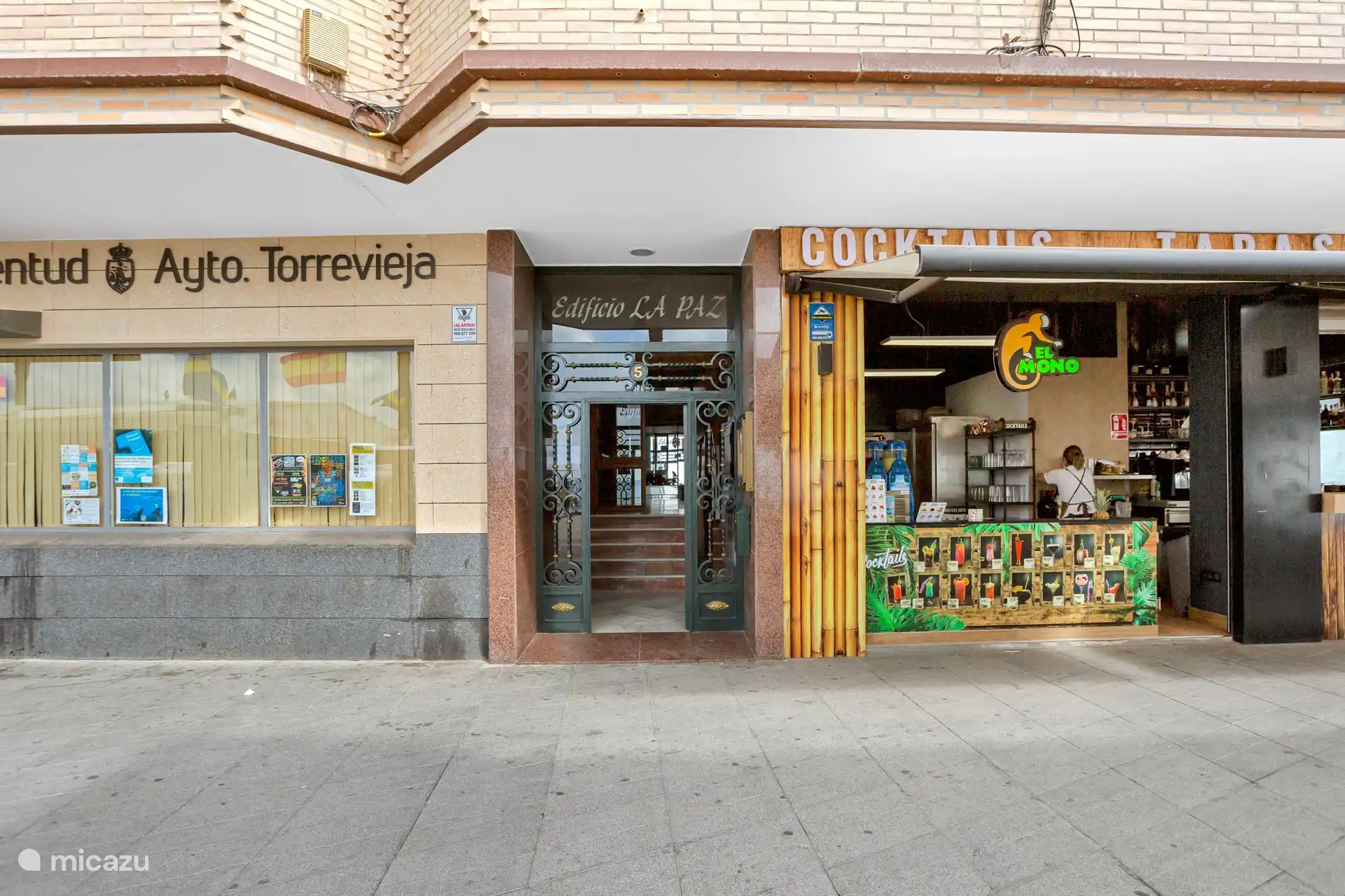 entree ingang boulevard zijde.