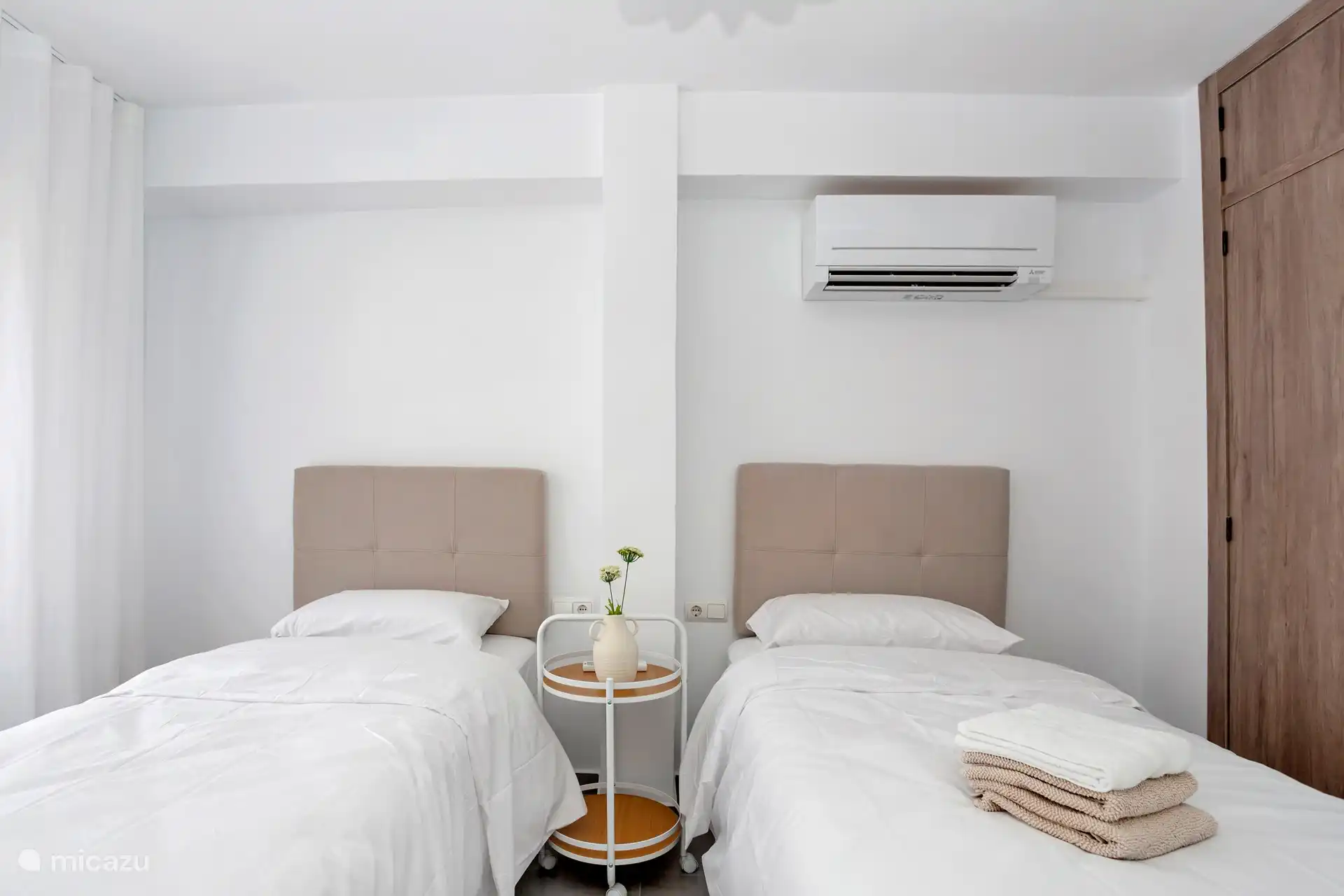 2x1 persoonsbed ,Airco en inbouwksdt