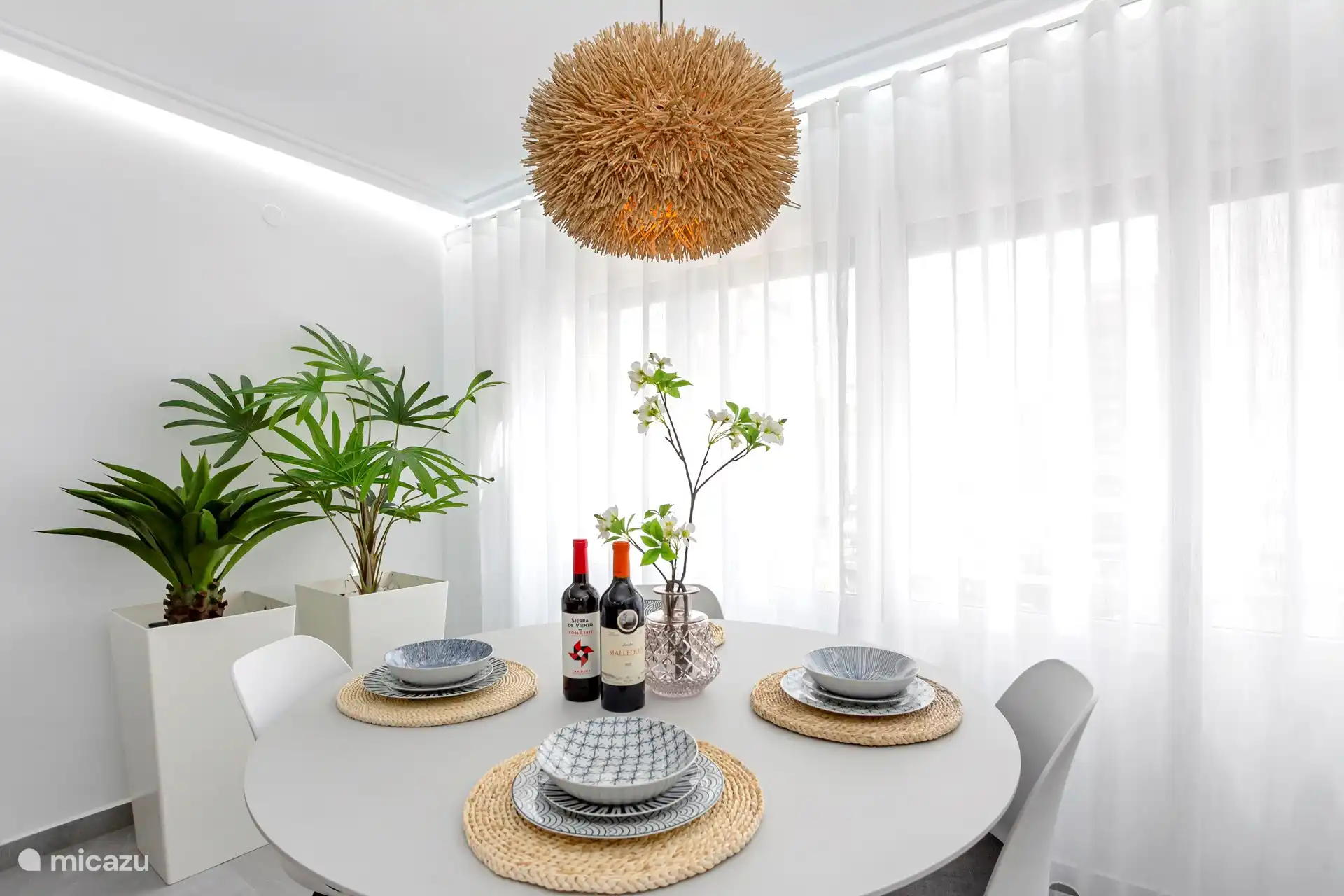 eetkamer tafel met 4 stoelen