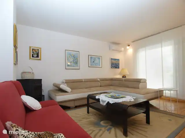 vakantiehuis huren in Kroatië, Istrië, Pula – Huis Dubravka woonkamer
