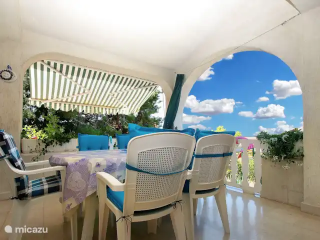 vakantiehuis huren in Kroatië, Istrië, Pula – Huis Dubravka terras
