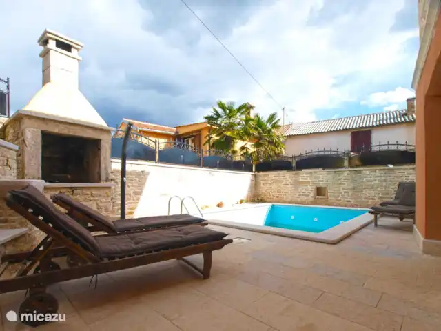 vakantiehuis huren in Kroatië, Istrië, Zminj – Huis Galant zwembad en barbecue