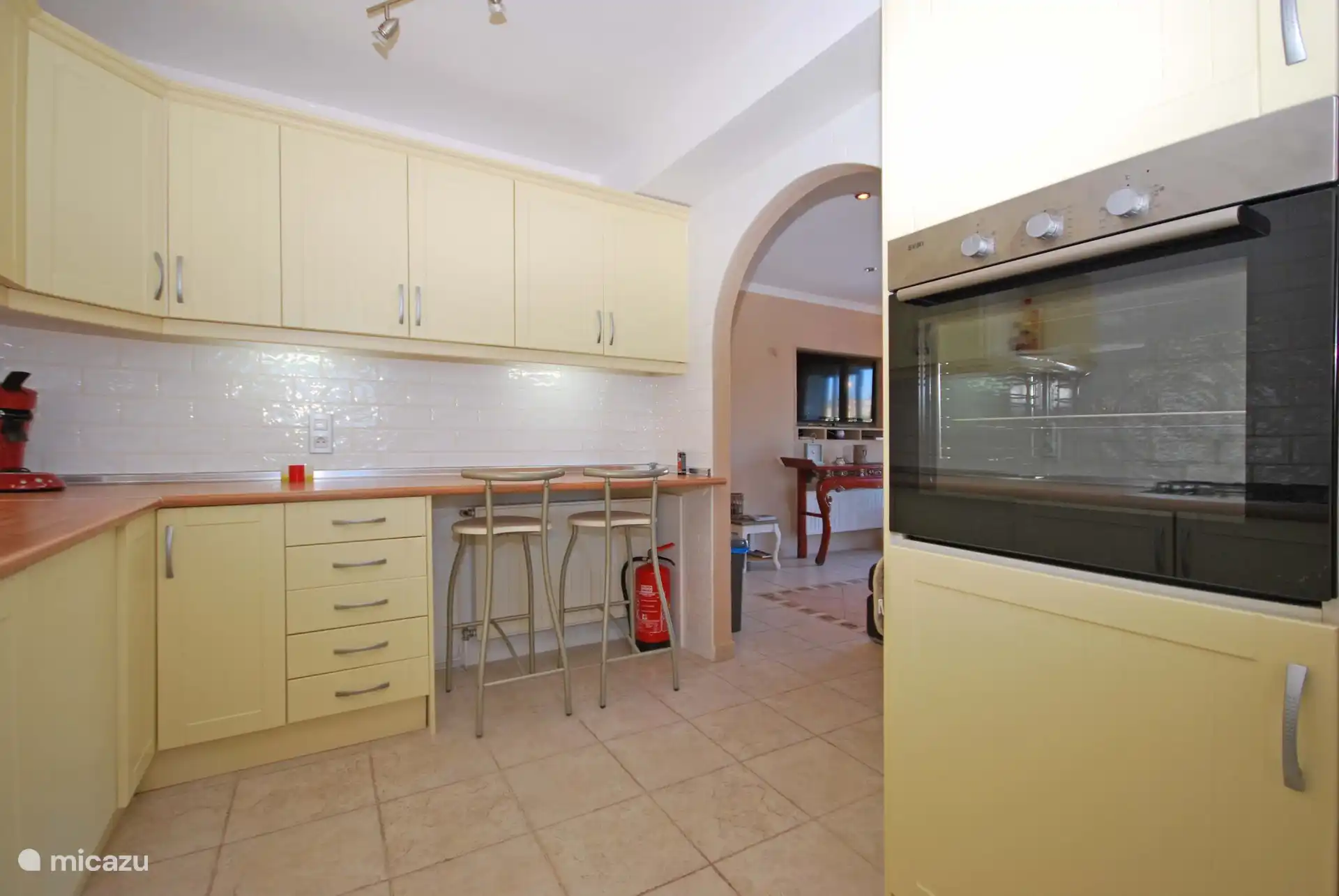 cuisine entièrement équipée au rez-de-chaussée