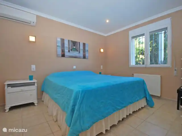 Villa Amaré en España, Costa Blanca, Benissa - villa Dormitorio principal en planta baja con aire acondicionado.