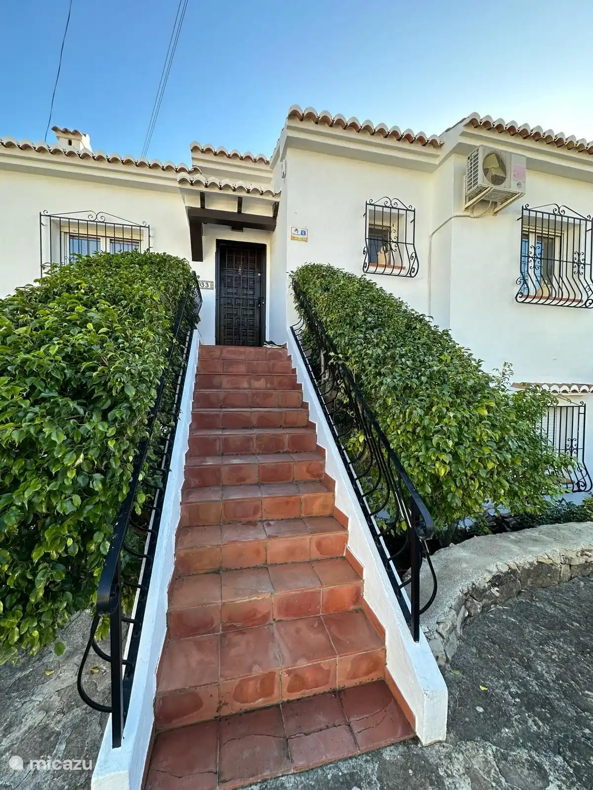 Entrée indépendante avec parking privé