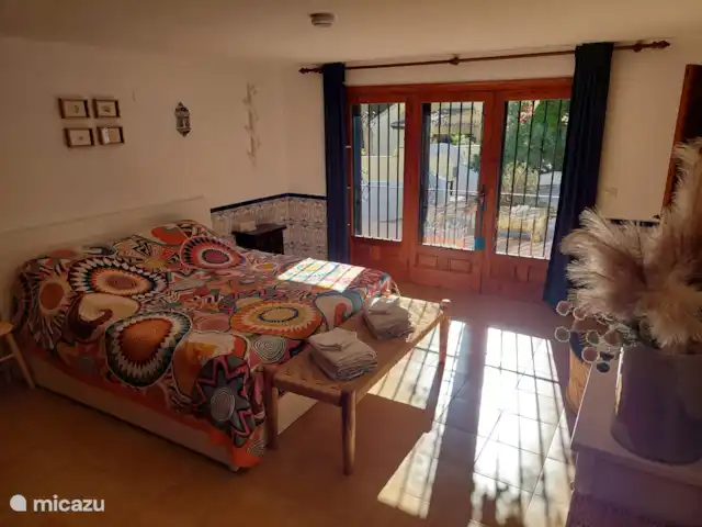 Siempre Verde - Con piscina climatizada en España, Costa Blanca, Moraira - villa Dormitorio con cama king size en planta baja.