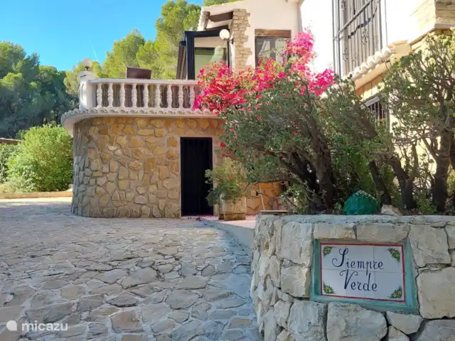 Siempre Verde - Con piscina climatizada en España, Costa Blanca, Moraira - villa Frente de la casa visto desde la entrada.