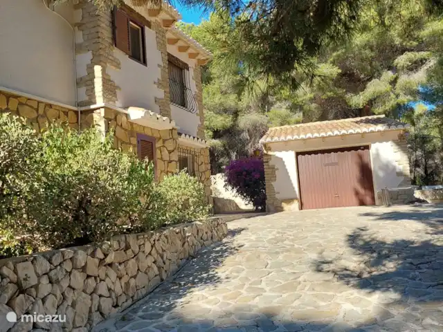 Siempre Verde - Con piscina climatizada en España, Costa Blanca, Moraira - villa Lado de la casa con el cobertizo.