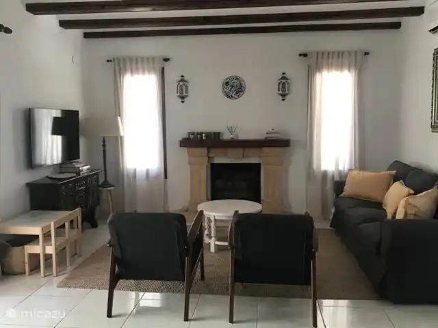 Siempre Verde - Con piscina climatizada en España, Costa Blanca, Moraira - villa Amplio salón con smart TV en el 1er piso (al mismo nivel que el nivel de la piscina).