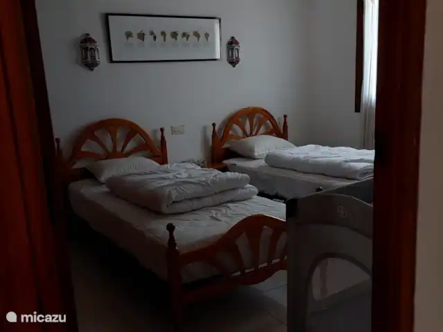 Siempre Verde - Con piscina climatizada en España, Costa Blanca, Moraira - villa Dormitorio con dos camas individuales en el 1er piso (al mismo nivel que el nivel de la piscina).