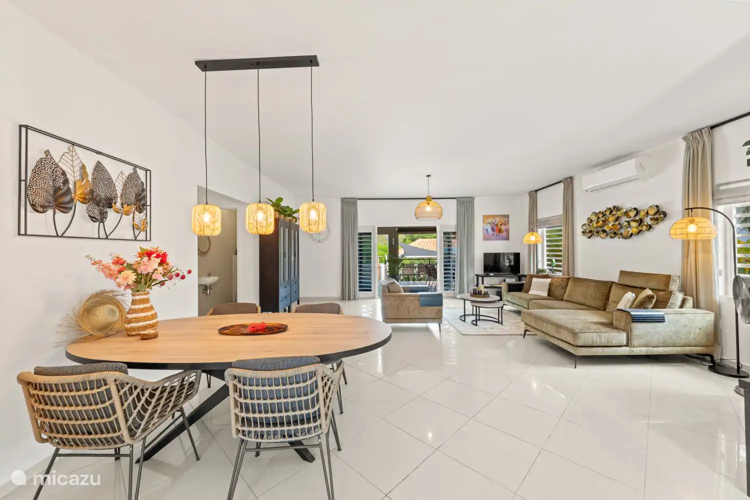 Geräumiges Wohnzimmer