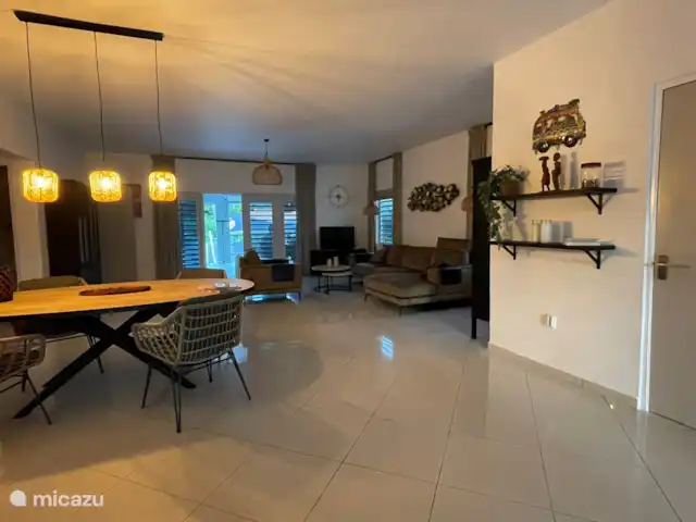 Kas Haddock huren in Curaçao, Banda Ariba (oost), Brakkeput Abou - villa Sfeervolle living en eethoek