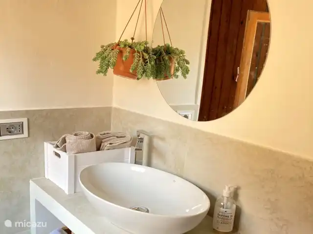 Maison de campagne sur la mer Ligure | Italie, Ligurie, Ventimiglia - maison de vacances Détails de la salle de bain 2e étage