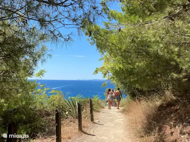 Maison de campagne sur la mer Ligure | Italie, Ligurie, Ventimiglia - maison de vacances Sentier pédestre pour la plage de Calandre
