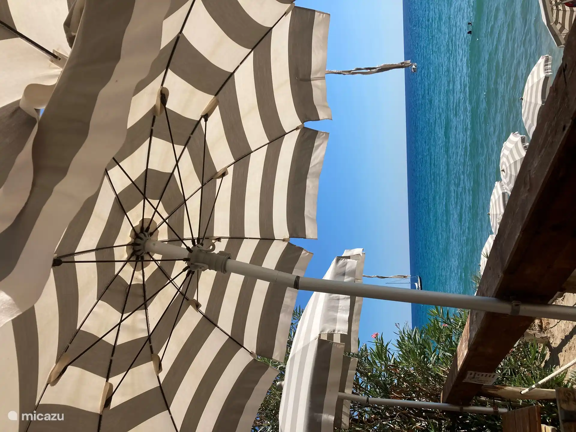 Calandre-strand vanaf de bar