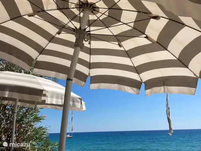 Maison de campagne sur la mer Ligure | Italie, Ligurie, Ventimiglia - maison de vacances Plage de Calandre depuis le Bar