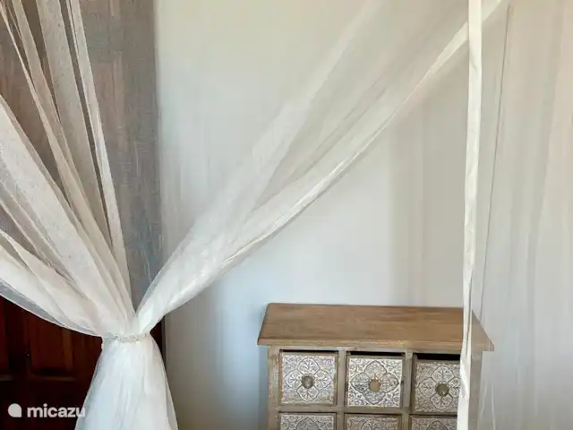 Casa Vista Al Mar | Espagne, Costa Brava, Calonge - maison de vacances Chambre principale avec moustiquaire neuve et vue sur la vallée et le lever du soleil
