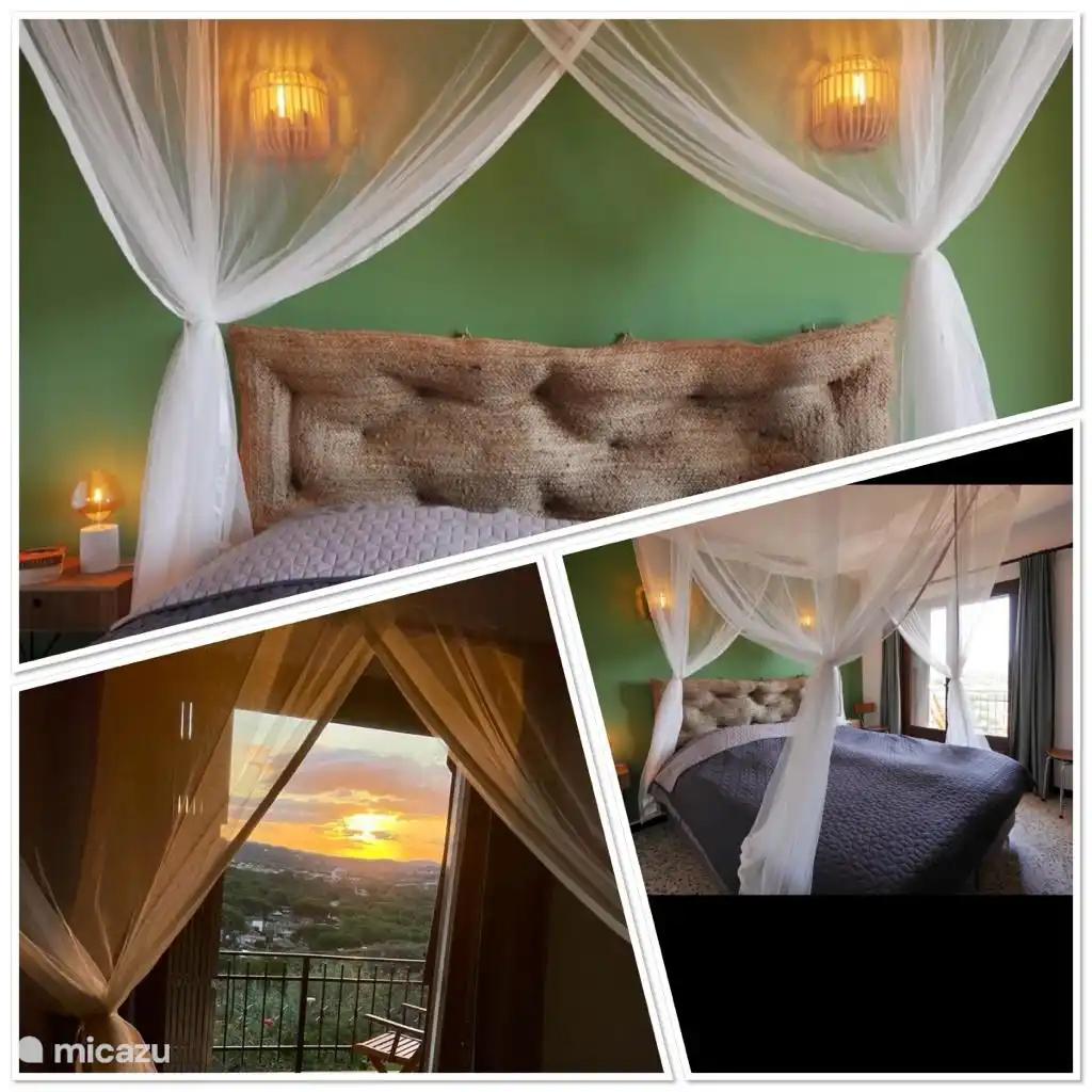 Bedroom with sea view and double bed