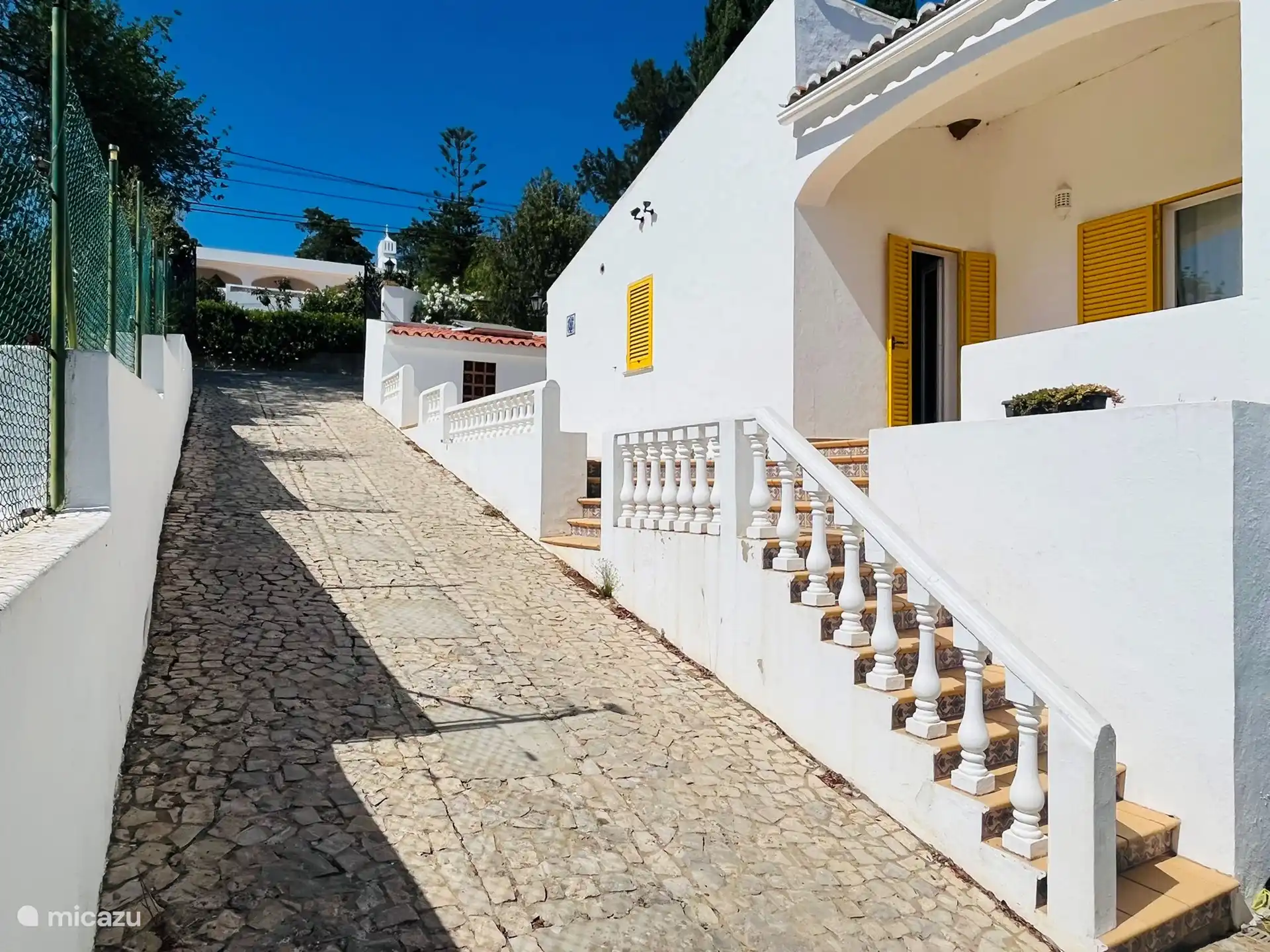 De entree en zijkant van Santa Ana