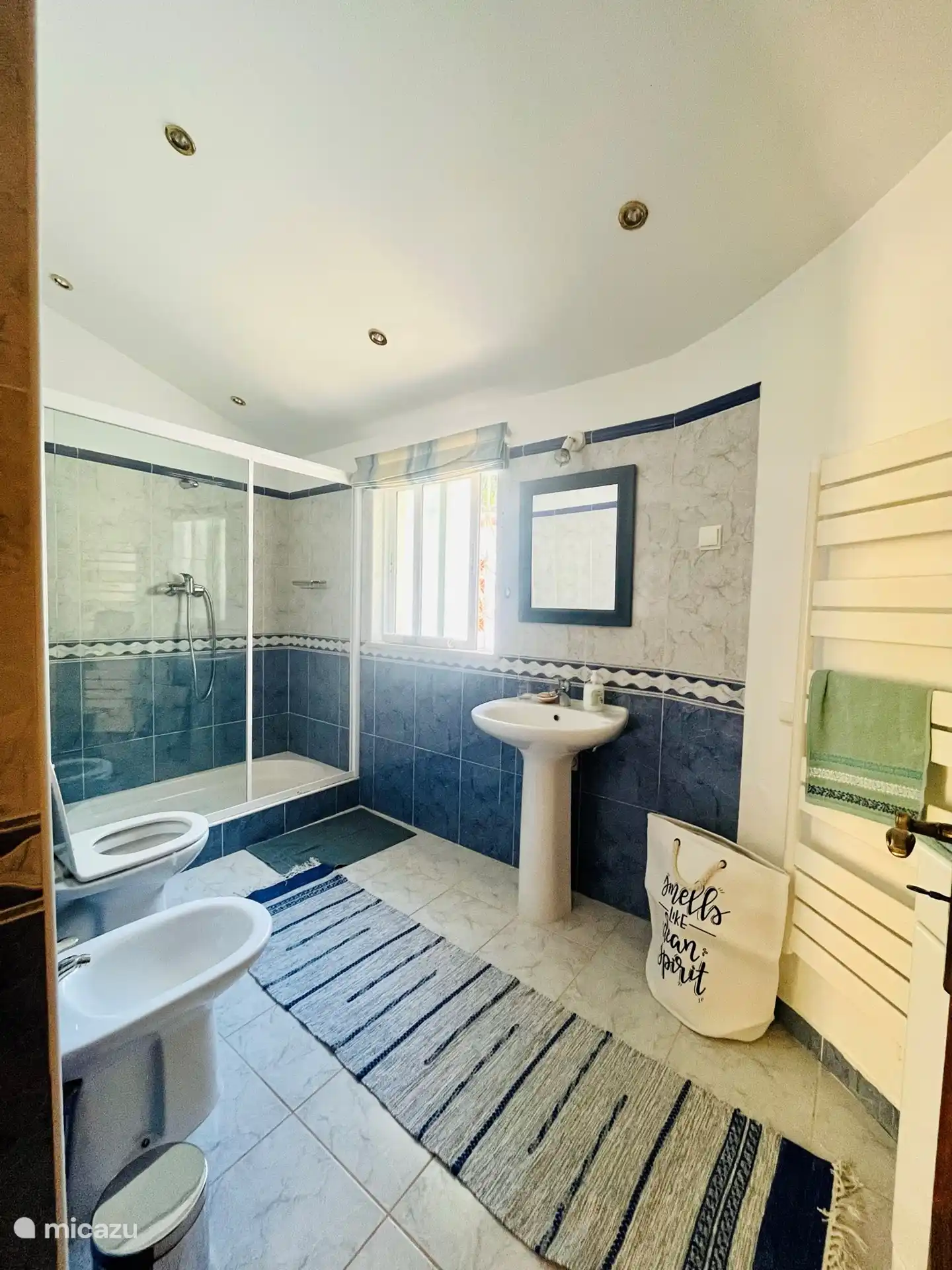 Badkamer van kamer 1