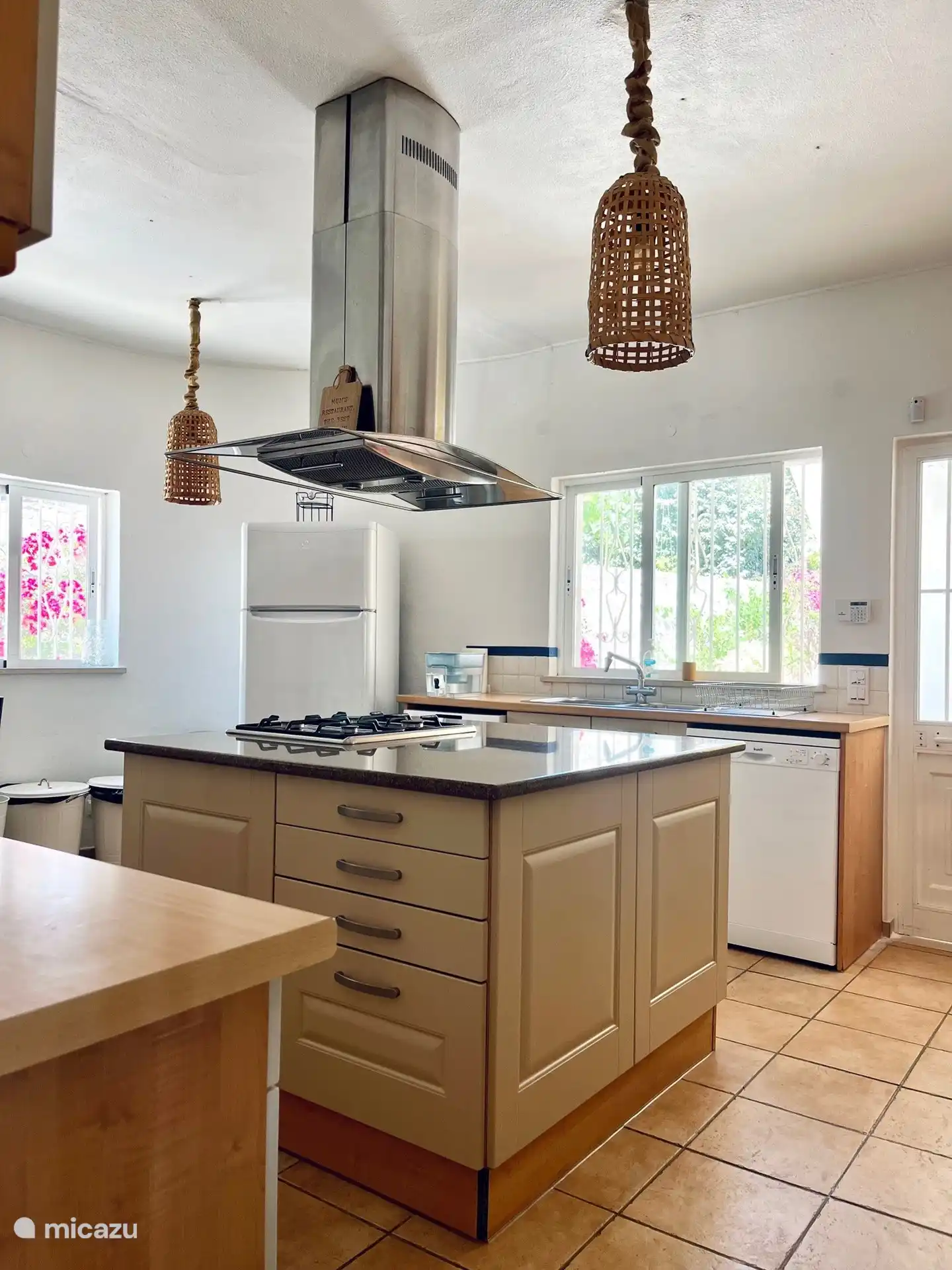 Onze keuken met kookeiland