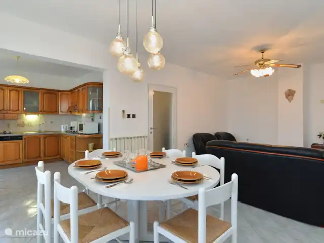 vakantiehuis huren in Kroatië, Istrië, Pula – Huis Emicol woonkamer