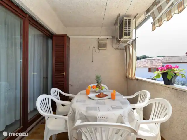 vakantiehuis huren in Kroatië, Istrië, Pula – Huis Emicol balkon