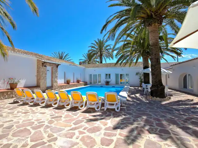 La Finca en España, Costa Blanca, Jávea - finca Seis habitaciones tienen vista a la piscina.