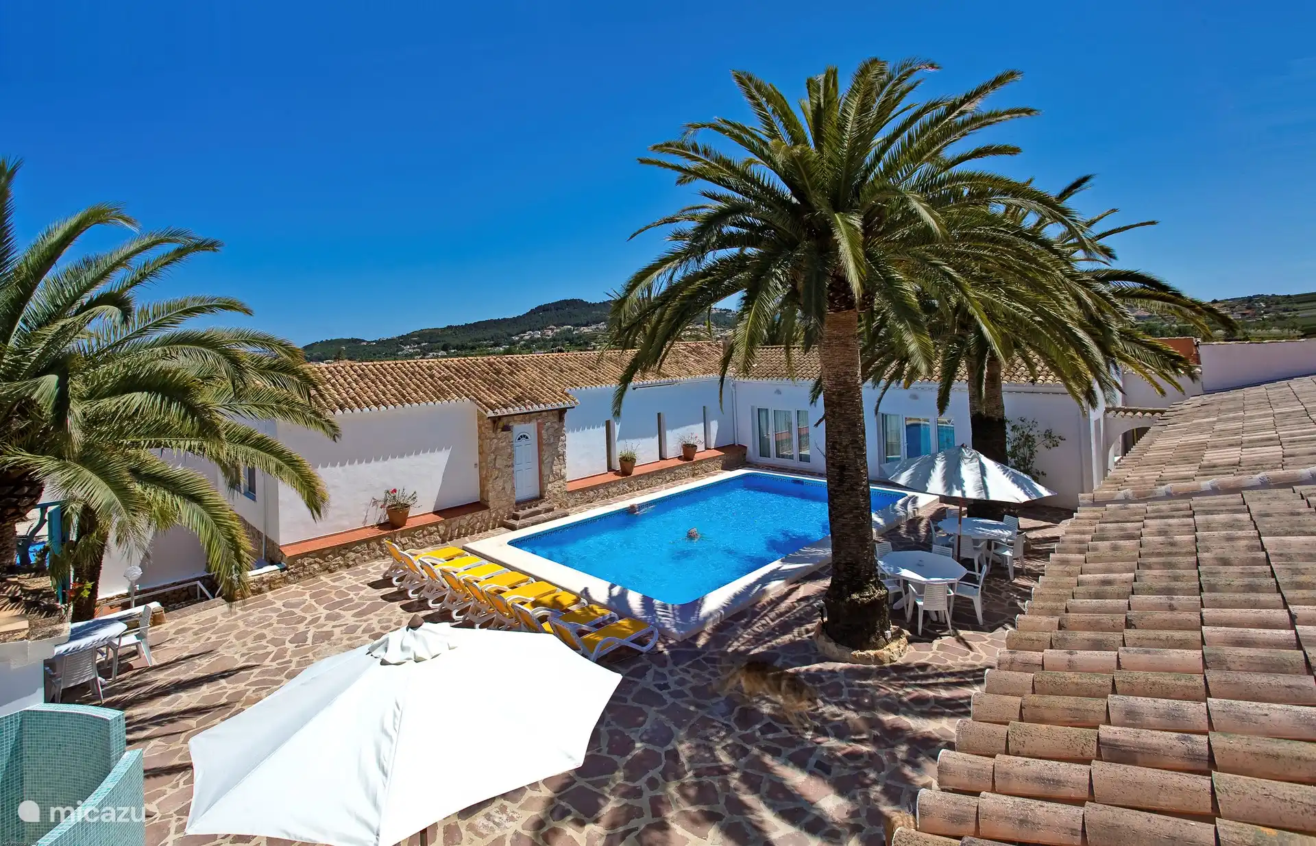 Schöne Aussicht vom ersten Stock auf den Innenhof