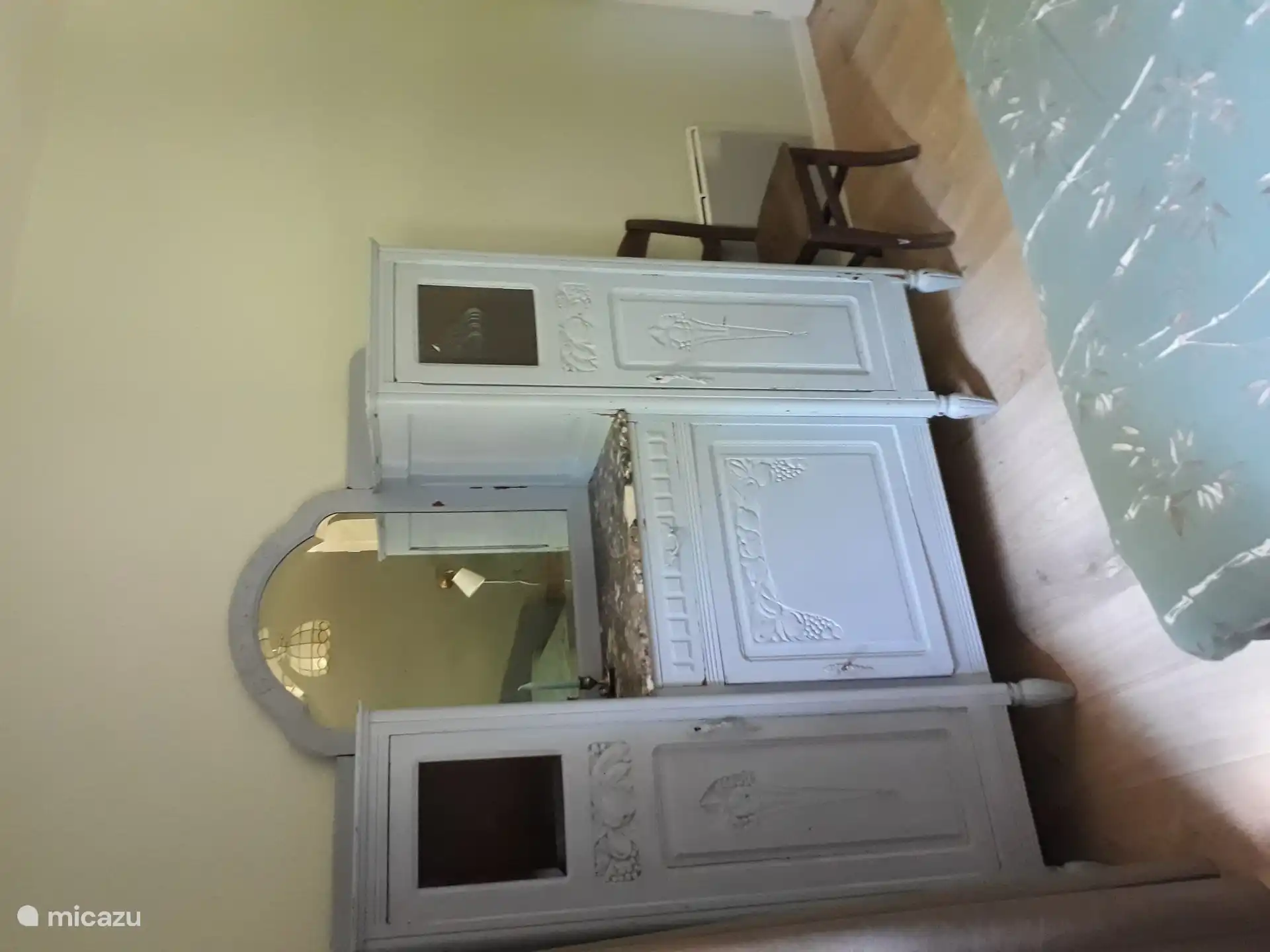 wardrobe/dressing table