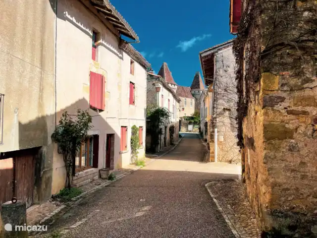 Le Coucou au Petit Bouleau | France, Dordogne, Saint-Pardoux-la-Rivière - appartement Une ruelle à Saint-Jean-de Côle.
