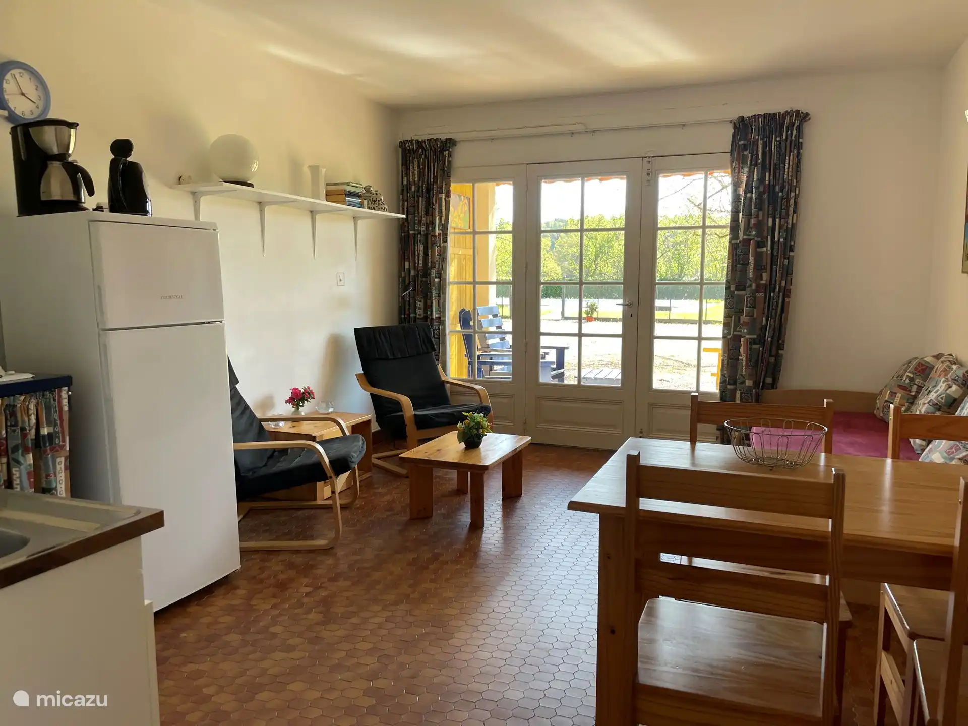 Sal&#243;n con cocina abierta