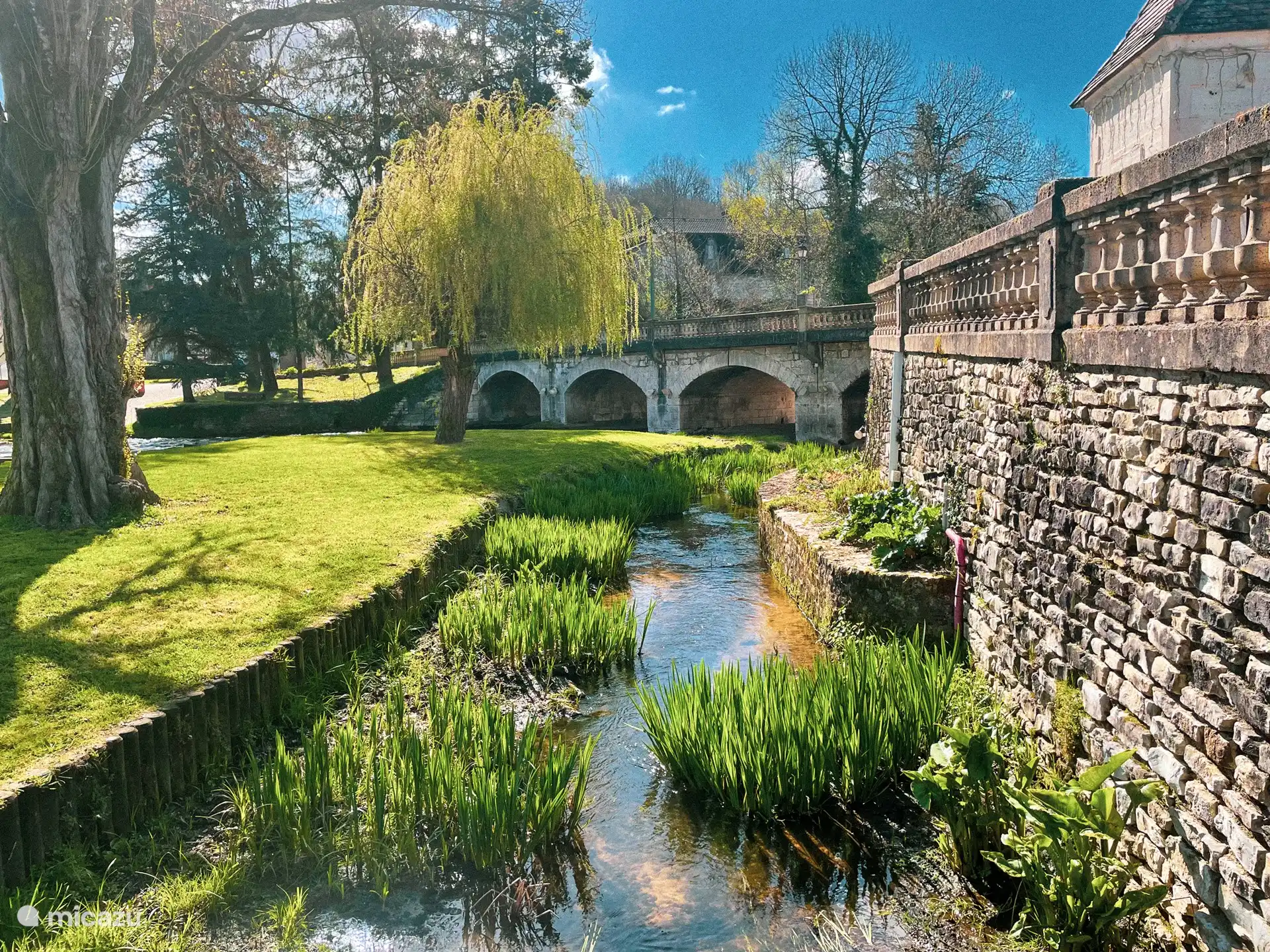 El pueblo de Saint Pardoux la Rivi&#232;re