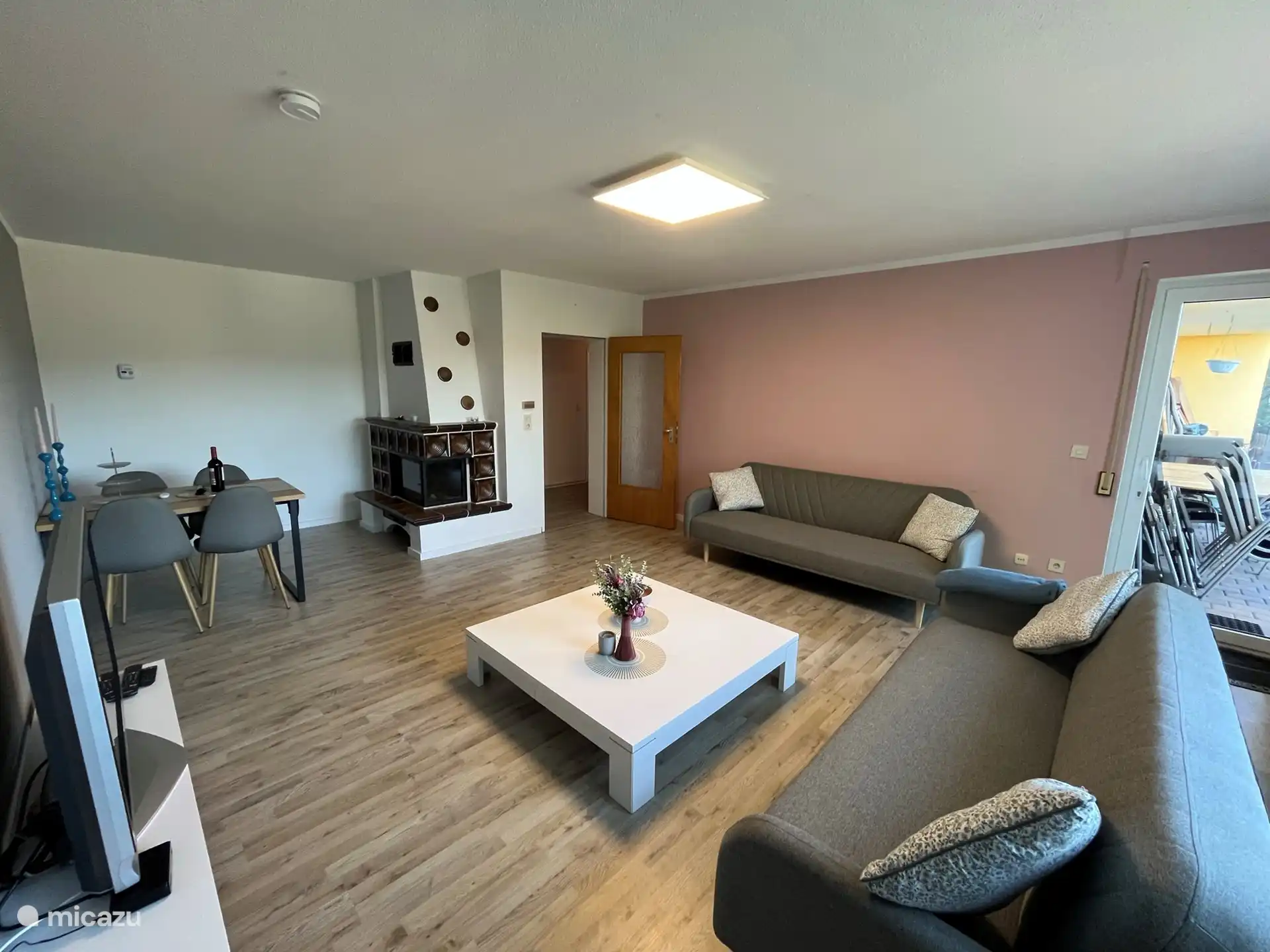 Wohnzimmer mit Kamin