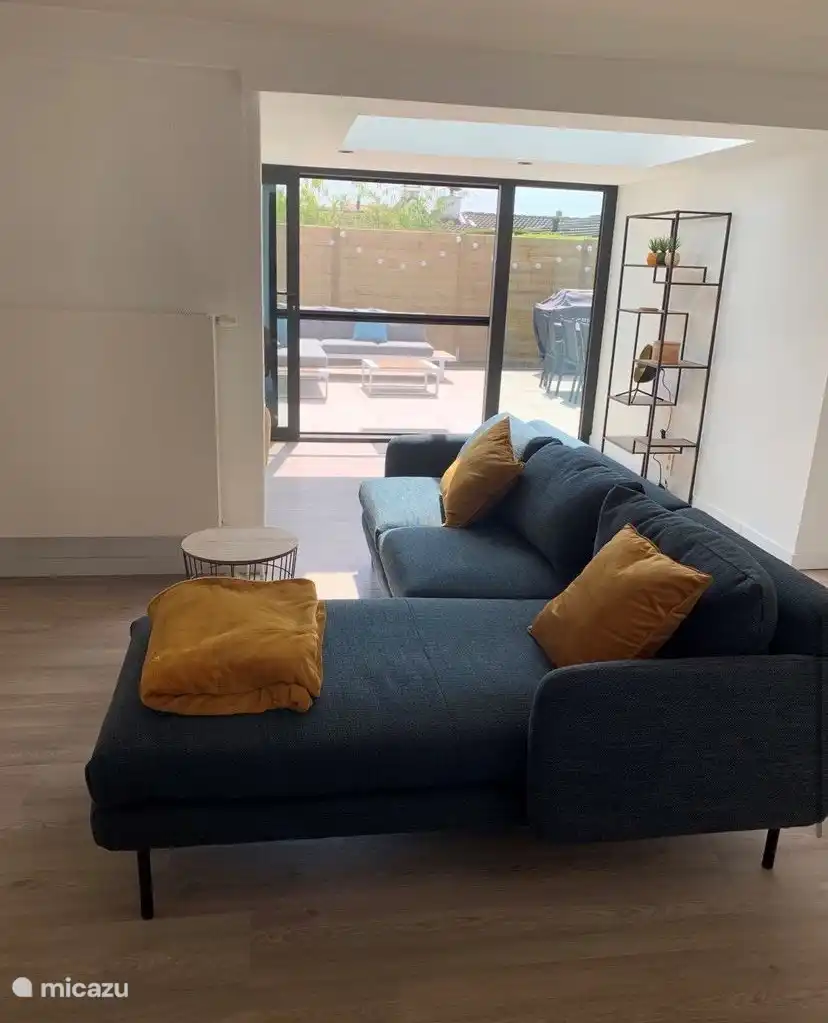 Salón y ampliación.