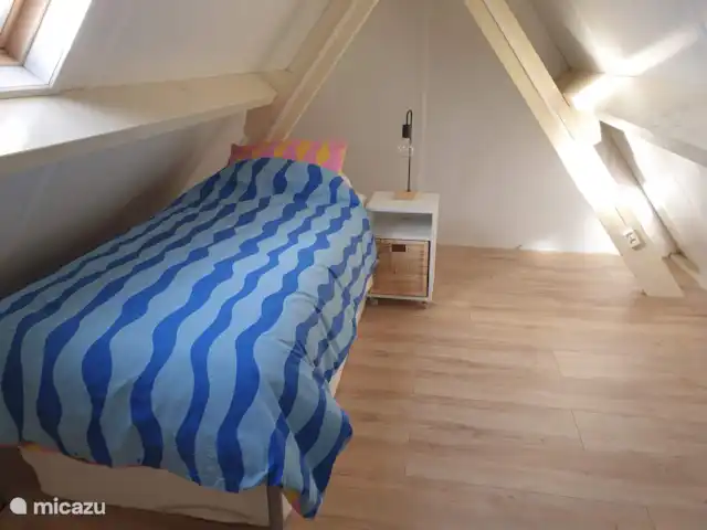 Guesthouse 10 | Pays-Bas, Hollande du Nord, Schellinkhout - maison de vacances grenier côté gauche avec lit 1 personne.