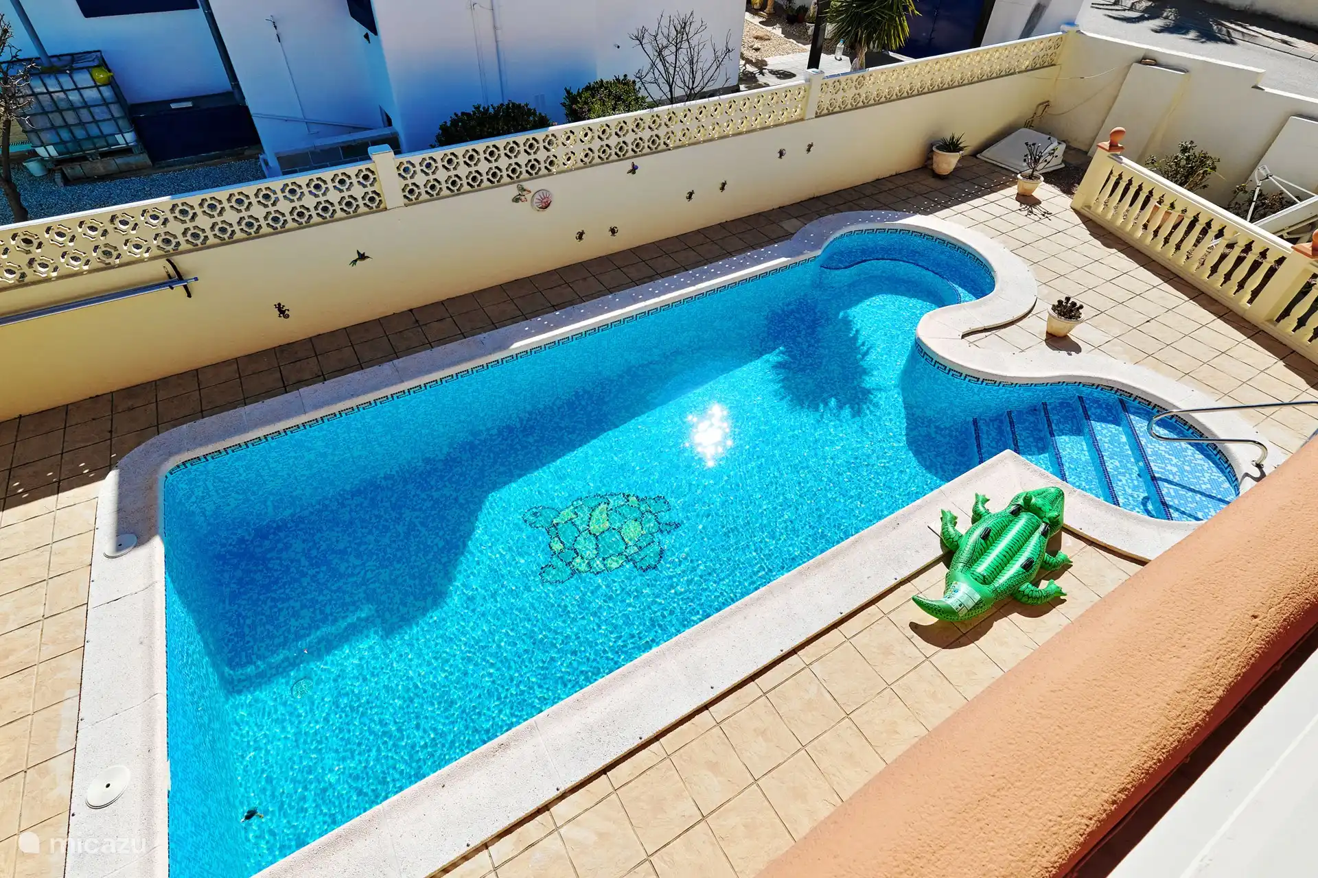 Vue sur la piscine d'en haut