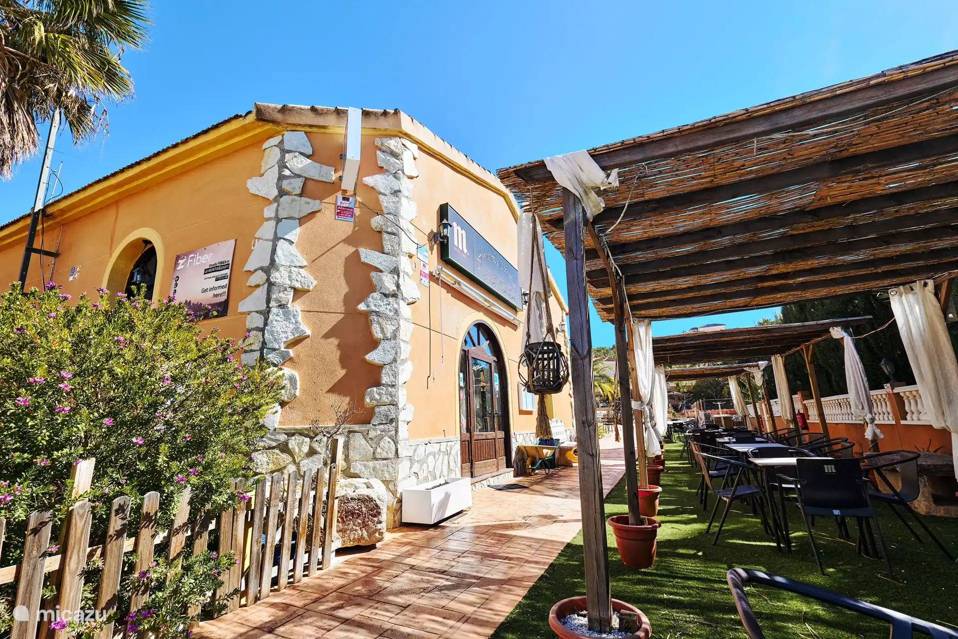 Restaurant à proximité ( 5 min à pied)