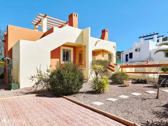 Casa Tortuga - piscina privada en España, Costa Blanca, Hondón de las Nieves - casa vacacional vista al jardín
